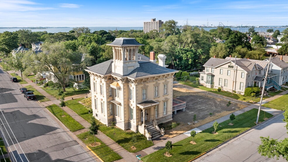 More Photos Of 403 E Adams St, Sandusky Hospitality For Sale