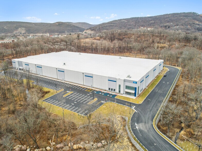 More Photos Of 25 Old Mill Rd, Suffern Unknown For Lease