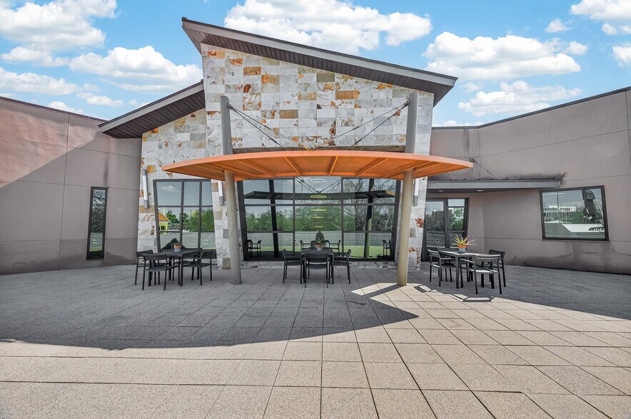 More Photos Of 4817 Main St, Houston Office For Lease