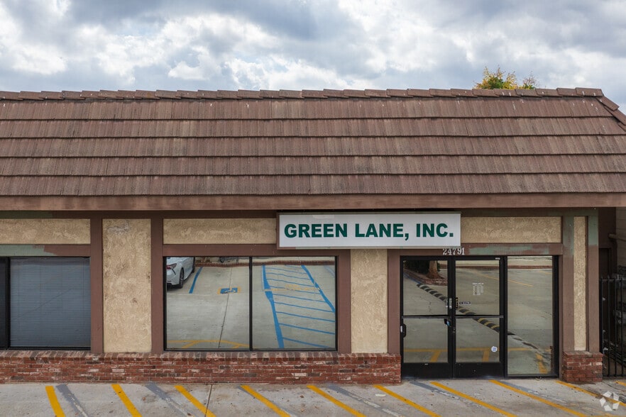 More Photos Of 24777-24890 Apple St, Newhall Flex For Lease