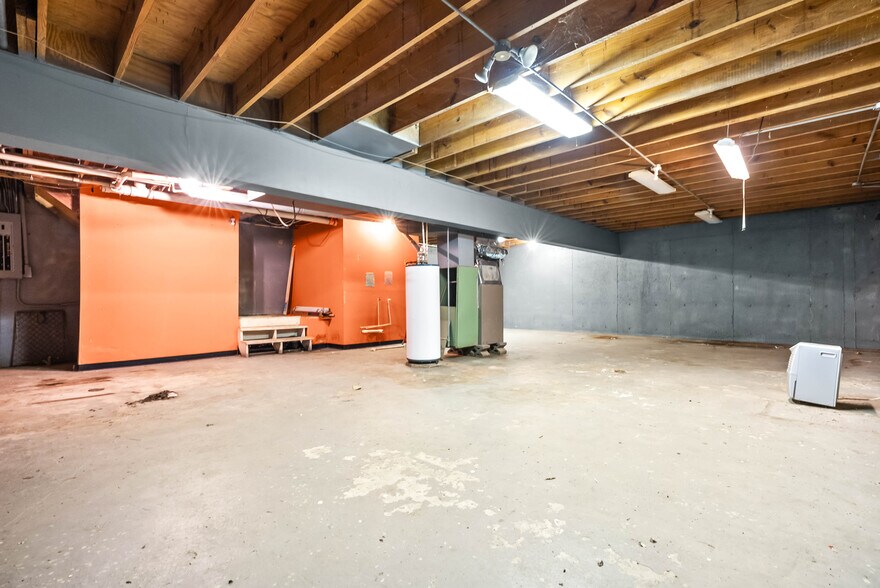More Photos Of 2350 Squire Boone SW rd, Mauckport General Retail For Lease