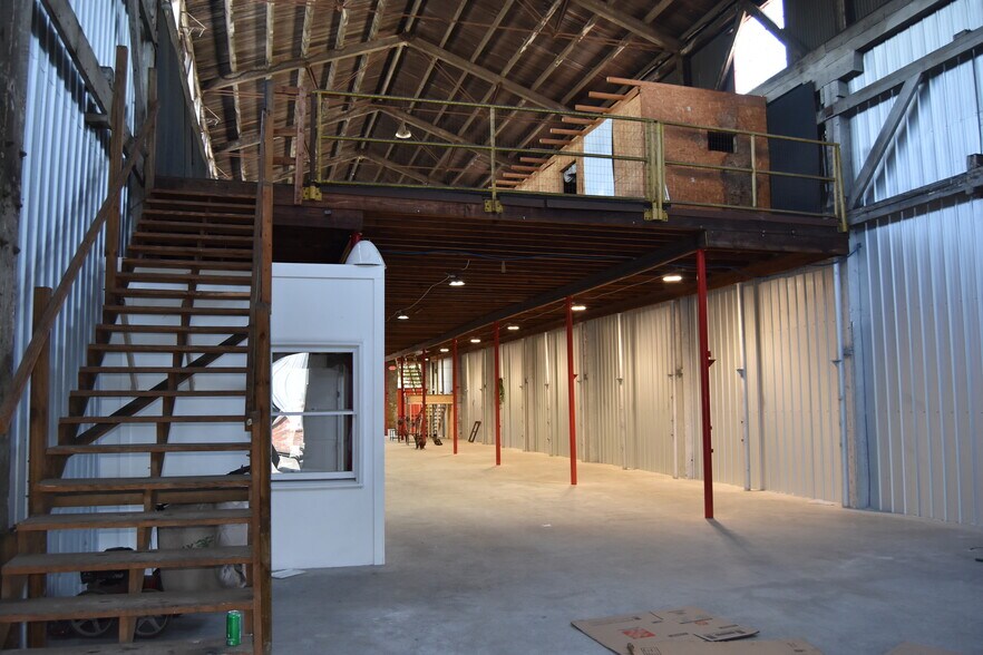 More Photos Of 10 55th St S, Birmingham Manufacturing For Lease