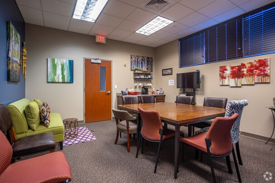 More Photos Of 500 Maplelawn Dr, Plano Office For Sale