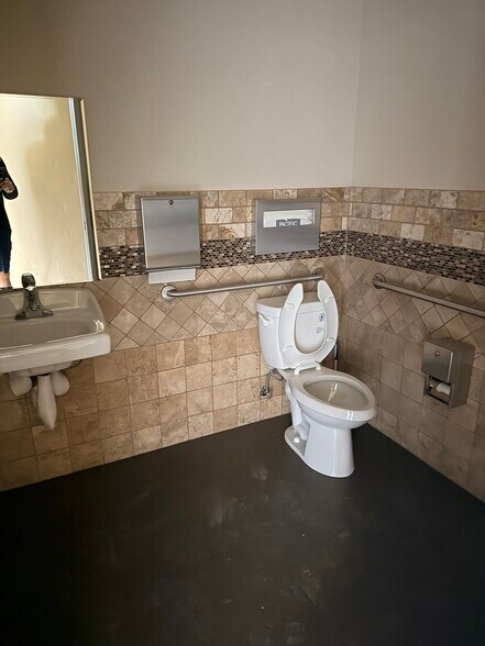 More Photos Of 970 Roberta Ln, Sparks Office For Lease