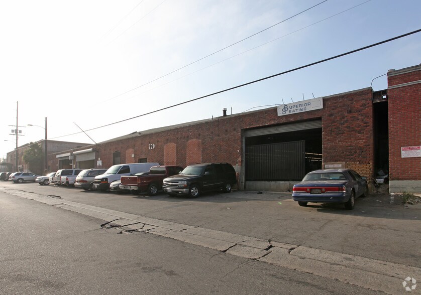 More Photos Of 710-734 E 62nd St, Los Angeles Warehouse For Lease