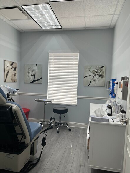 More Photos Of 1383 Providence Rd, Brandon Medical For Sale