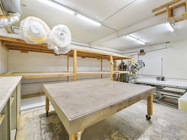 More Photos Of 600 N Commerce St, Ardmore General Retail For Lease