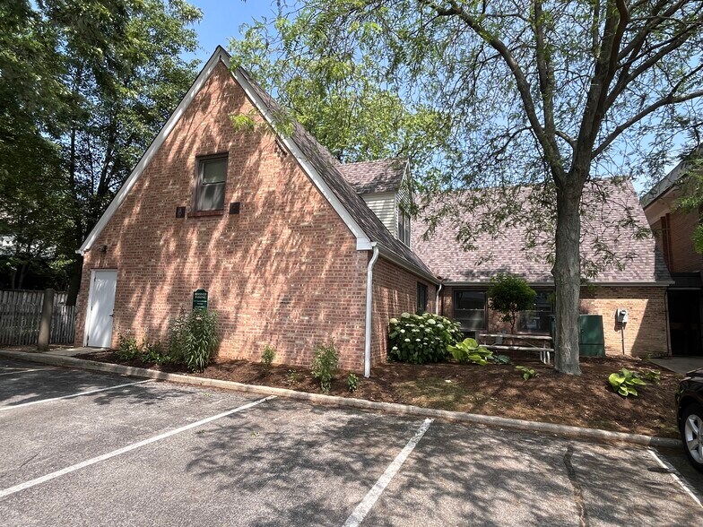 More Photos Of 111 E Jefferson Ave, Naperville Office For Lease