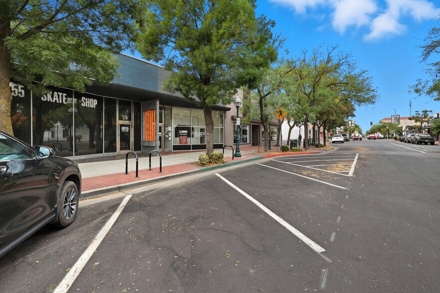 More Photos Of 328-332 W Main St, Merced Storefront For Lease