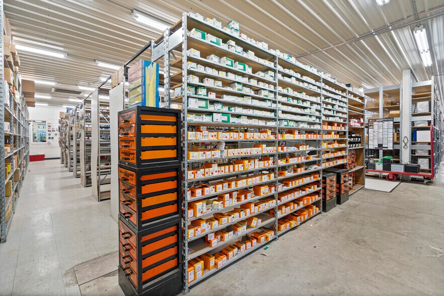 More Photos Of 821 Lime Kiln Rd, Green Bay Freestanding For Sale