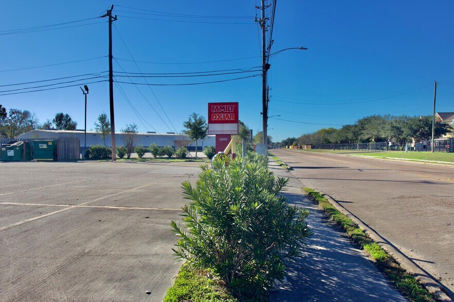 More Photos Of 2702-2706 Cherrybrook Ln, Pasadena Storefront Retail Office For Sale