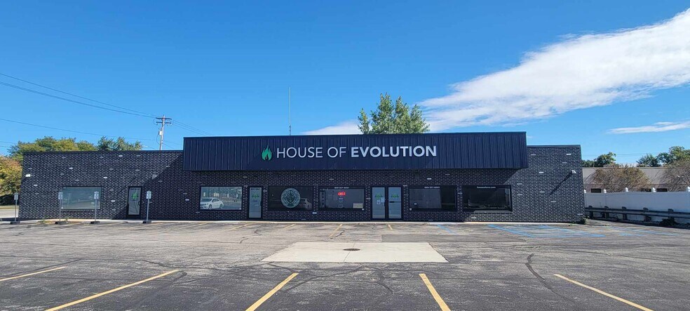 More Photos Of 606 3rd St, Bay City Storefront For Sale