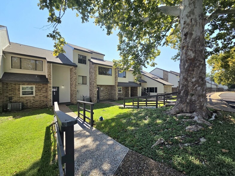 More Photos Of 17578 Highway 105, Montgomery Hotel For Sale