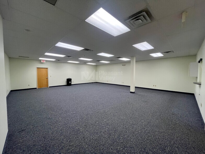 More Photos Of 561-591 Boston Mills Rd, Hudson Unknown For Lease