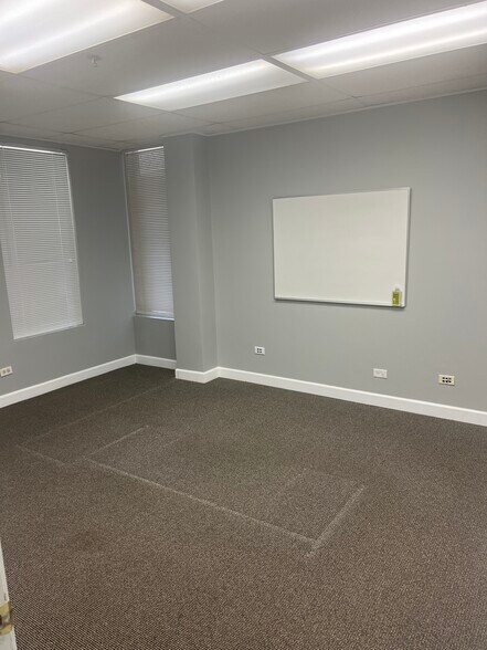 More Photos Of 1355 Wilhelm Rd, Mundelein Warehouse For Lease