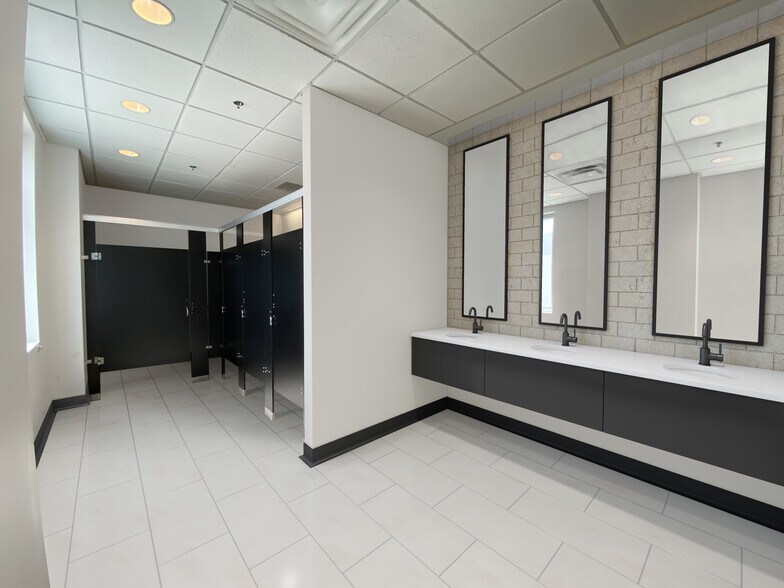 More Photos Of 100 Bluegrass Commons Blvd, Hendersonville Office For Lease