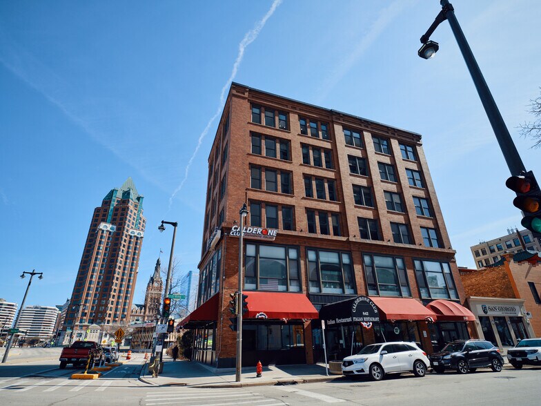 Primary Photo Of 840-842 N Doctor M.L.K. Jr. Dr, Milwaukee Office For Lease