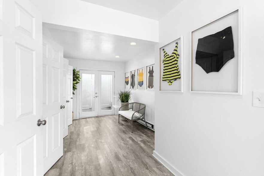 More Photos Of 281 County Road 39A, Southampton Hotel For Sale