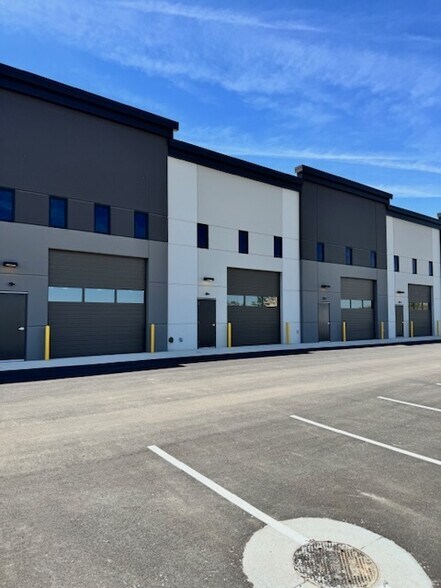 More Photos Of 2200 E Chisholm Dr, Nampa Showroom For Lease