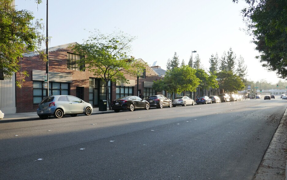 More Photos Of 114-140 W Union St, Pasadena Loft Creative Space For Lease