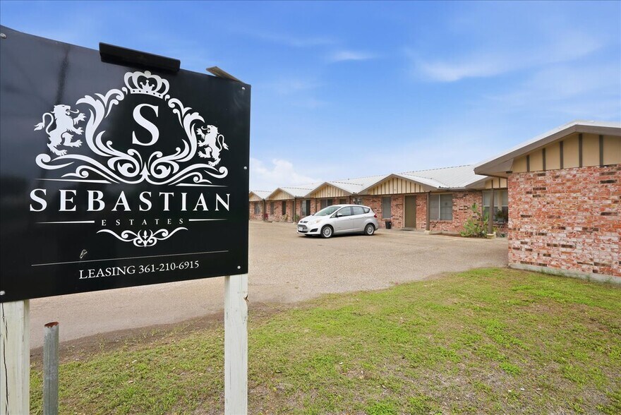More Photos Of 1400 N Saint Marys St, Beeville Apartments For Sale