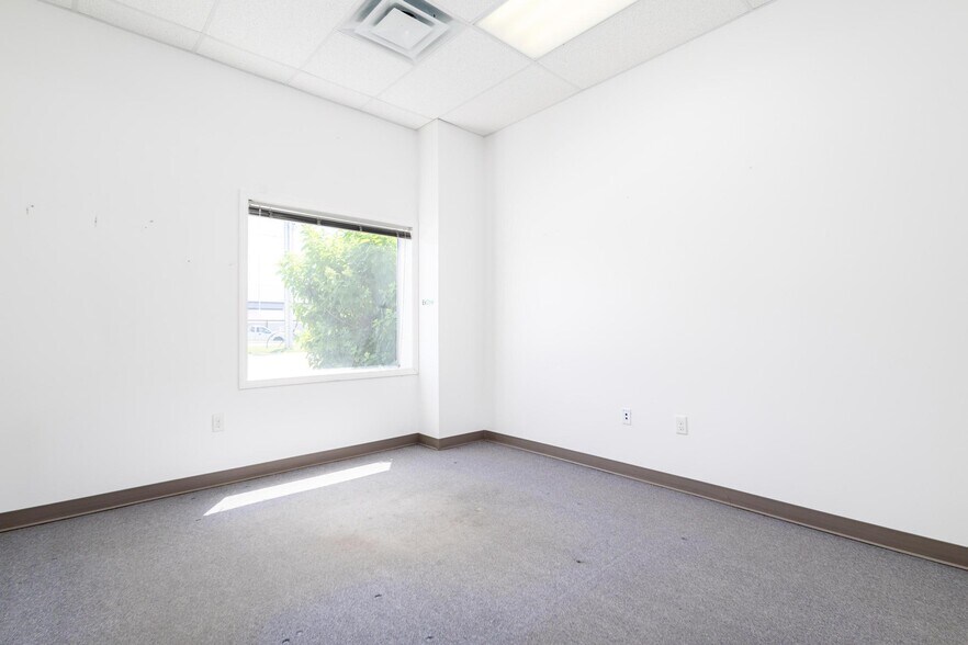 More Photos Of 66850 Executive Dr, Saint Clairsville Warehouse For Lease