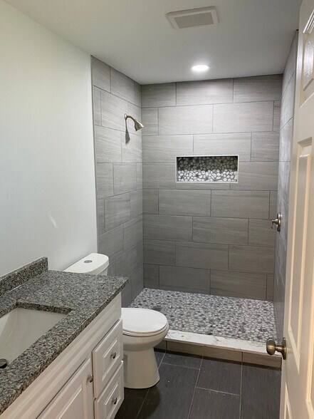 More Photos Of 2726 6th Ave W, Bradenton Office For Sale