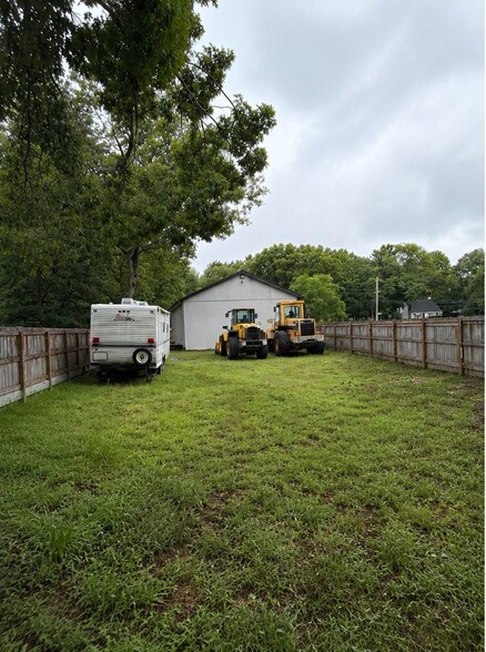 More Photos Of 208 Old Yaphank Rd, Coram Service For Sale