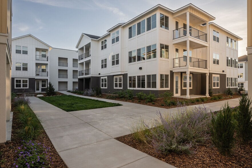 More Photos Of 2700 E Overland Rd, Meridian Apartments For Sale