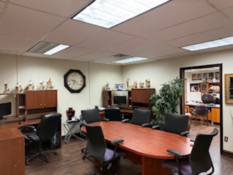 More Photos Of 1877 Orchard Lake Rd, Sylvan Lake Medical For Sale