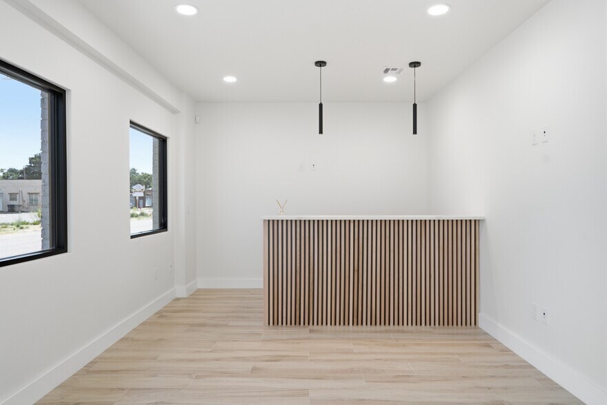 More Photos Of 1420 Linwood Blvd, Oklahoma City Office For Sale