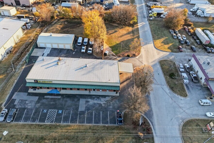 More Photos Of 1595 Access Rd, Covington Storefront For Sale