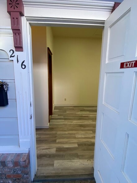 More Photos Of 216 N Cloverdale Blvd, Cloverdale Office Residential For Lease