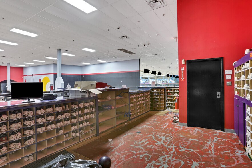 More Photos Of 1959 Metropolitan Pky SW, Atlanta Bowling Alley For Lease