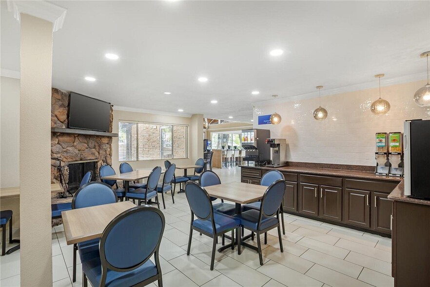 More Photos Of 972 Sutton Way, Grass Valley Hotel For Sale