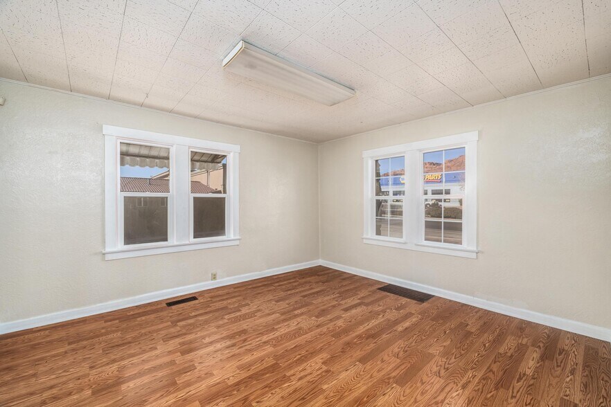 More Photos Of 328 E St George Blvd, Saint George Freestanding For Lease