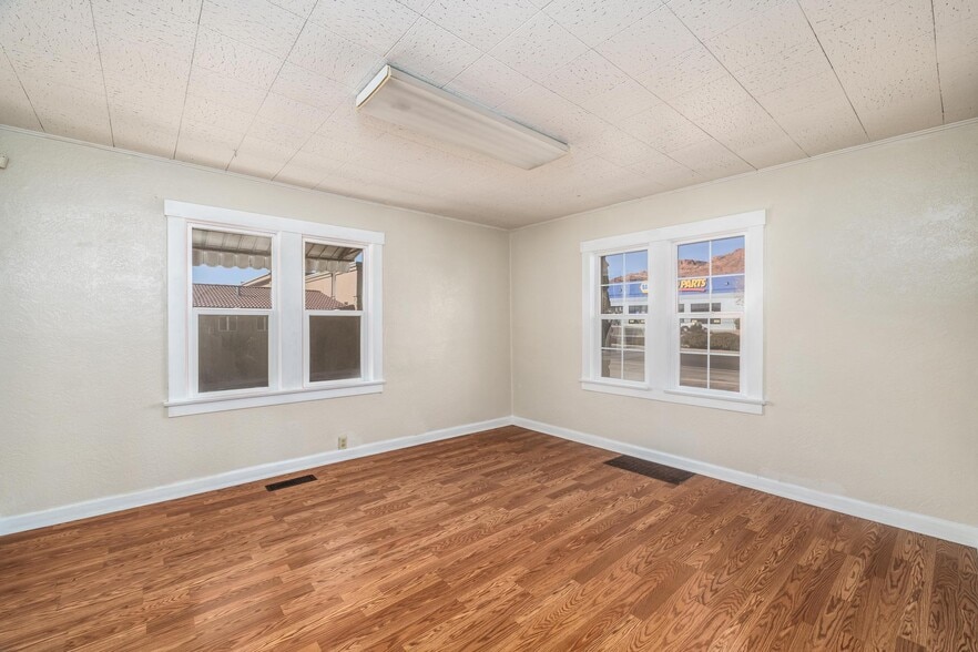 More Photos Of 328 E St George Blvd, St George Freestanding For Lease