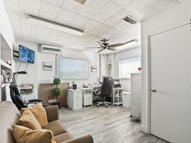 More Photos Of 9594 SE Maricamp Rd, Ocala Auto Repair For Sale