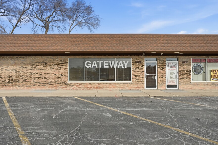 More Photos Of 17704-17718 Oak Park Ave, Tinley Park Office For Sale