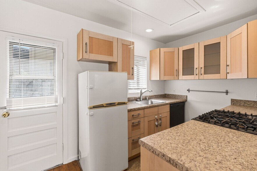 More Photos Of 215 Lolita St, Encinitas Apartments For Sale