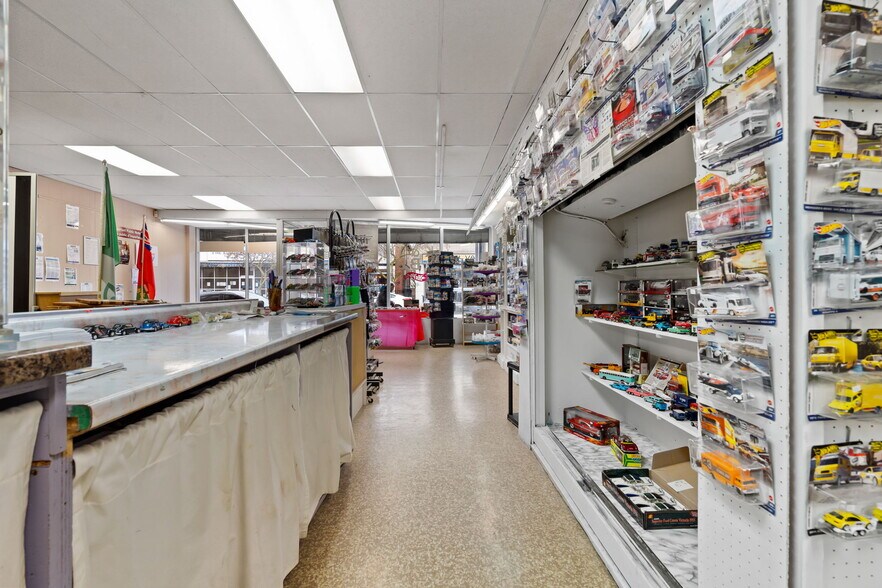 More Photos Of 216 King St, Port Colborne Storefront For Sale