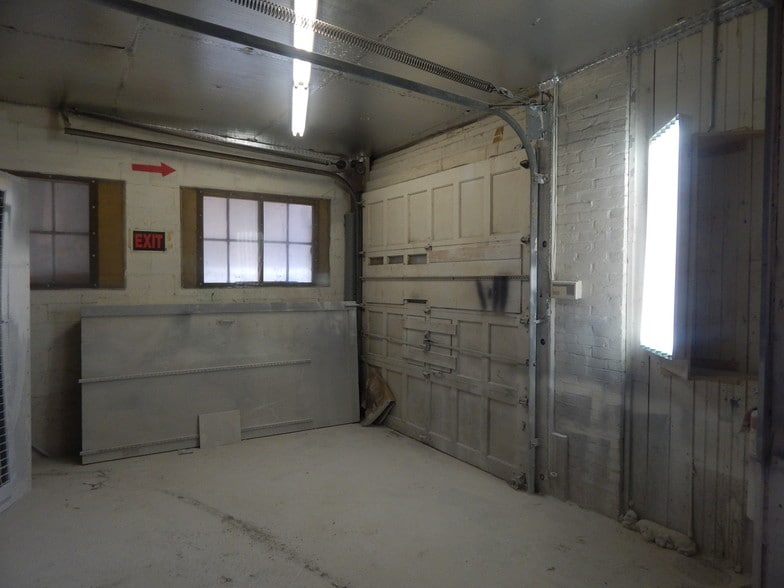 More Photos Of 209 Center St, Bridgeport Warehouse For Lease