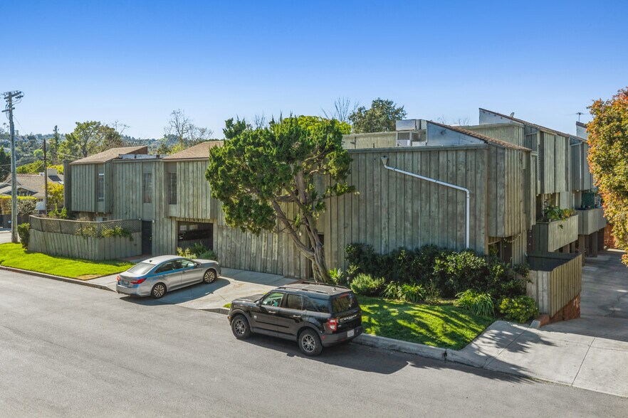 More Photos Of 11607 Acama St, Studio City Apartments For Sale