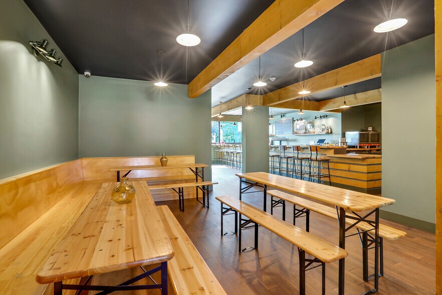 More Photos Of 21 O'neil St, Kingston Restaurant For Sale