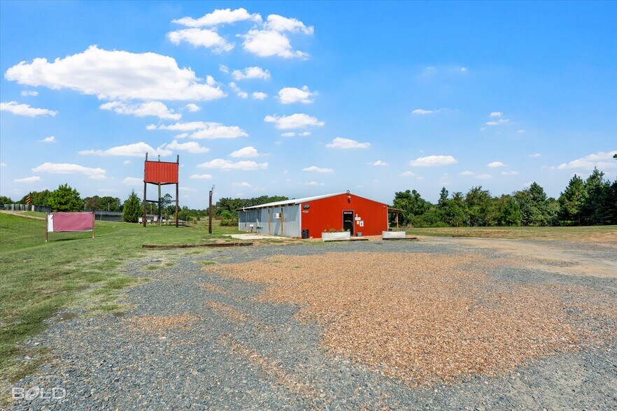 More Photos Of 7318 Ida State Line rd, Ida Bar For Sale