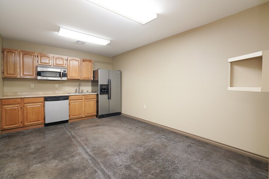 More Photos Of 2 Hill View Ln, Boerne Warehouse For Lease