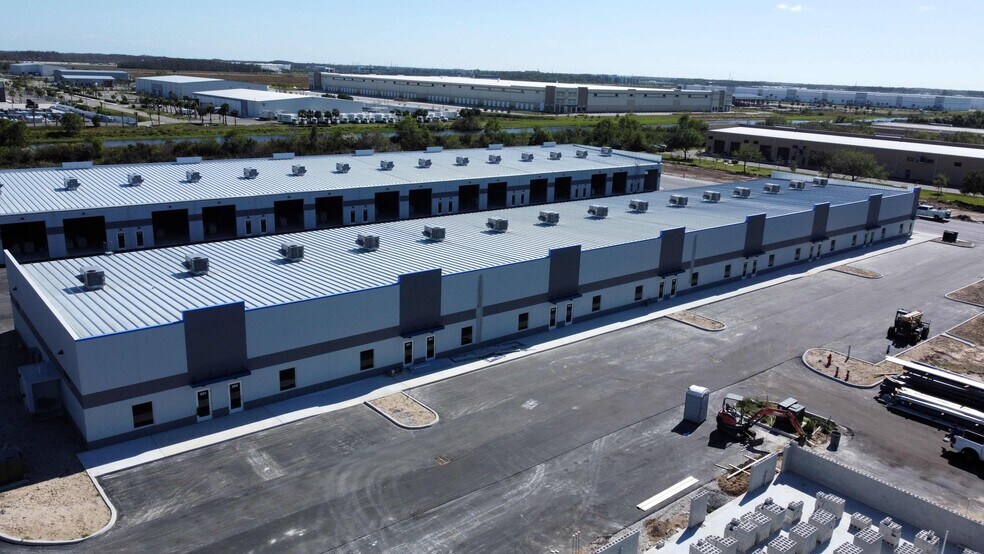 More Photos Of 16103 Lee Rd, Fort Myers Light Manufacturing For Lease