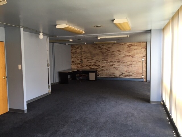 More Photos Of 3100 S Oak Park Ave, Berwyn Office For Sale