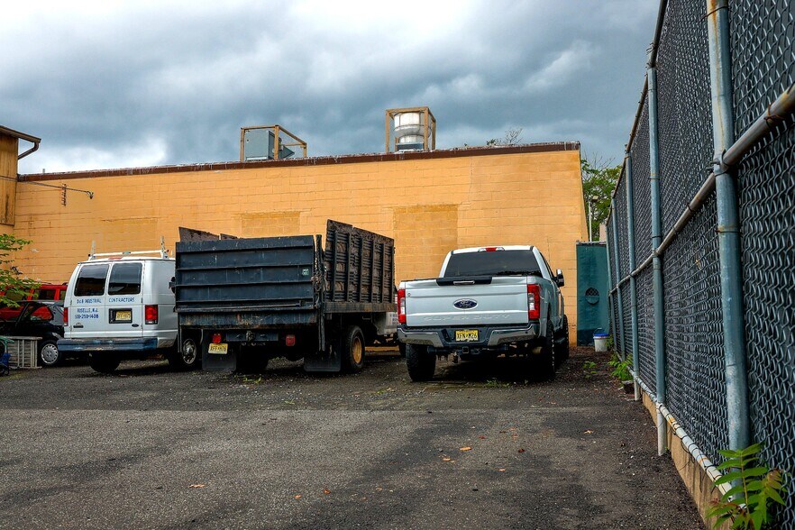 Primary Photo Of 231 E 1st Ave, Roselle Manufacturing For Lease