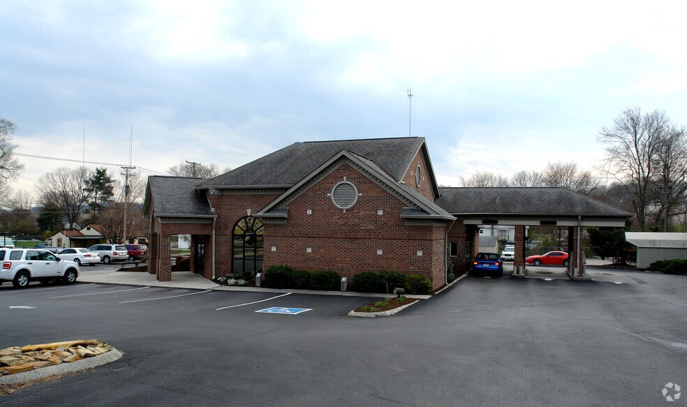 More Photos Of 5201 Schubert Rd, Knoxville Bank For Lease